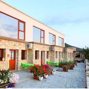 vila-dena.albaniahotels.org/